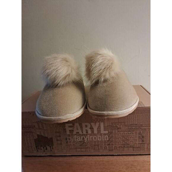 Faryl Slippers By Farylrobin - Picture 1 of 5